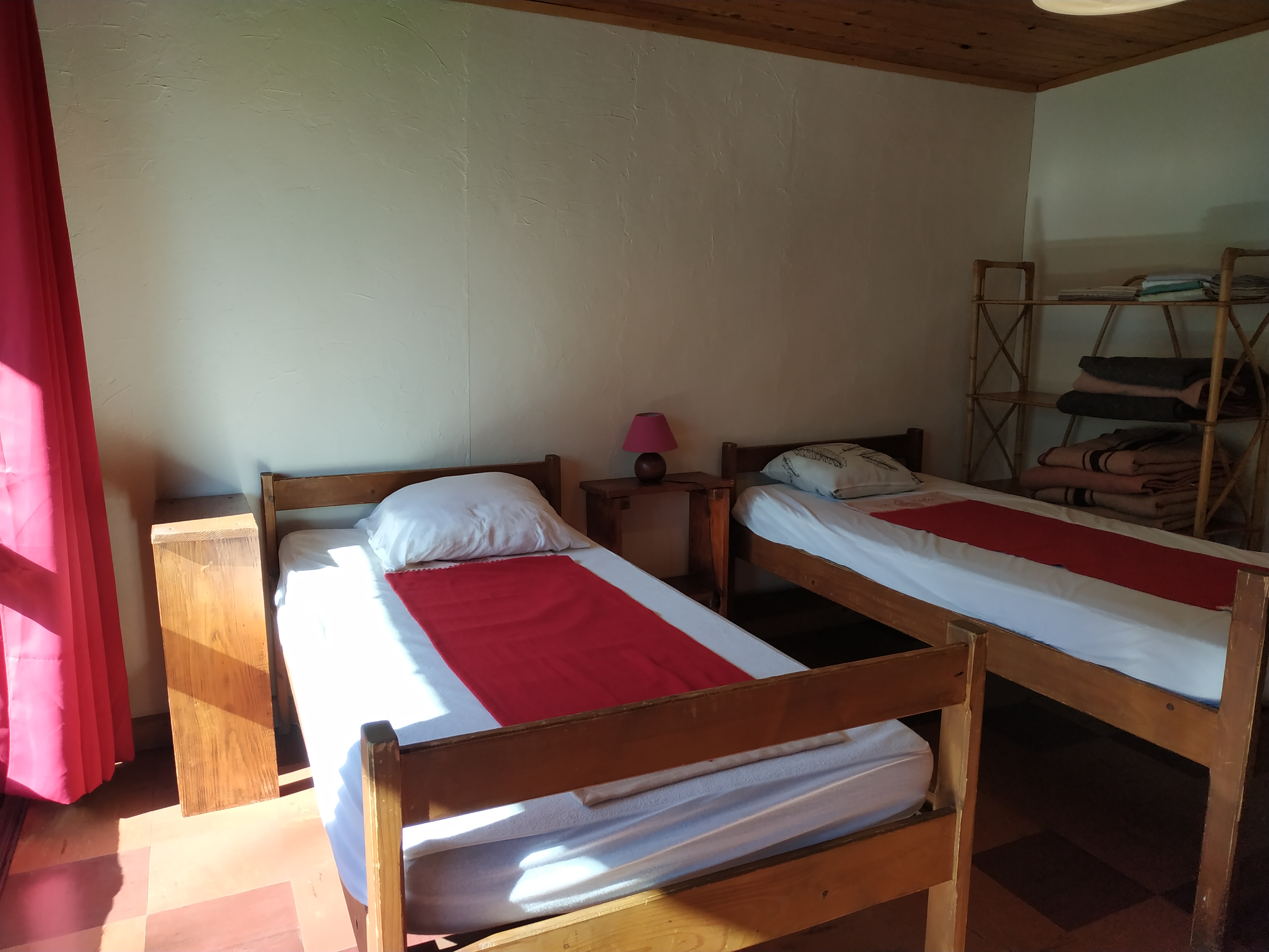 Chambre Granier avec deux lits simples et deux lits simples superposé